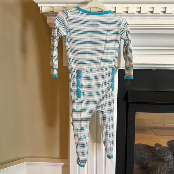 Striped Kickee Pants pajamas size 6-12 months - Picture 2 of 2